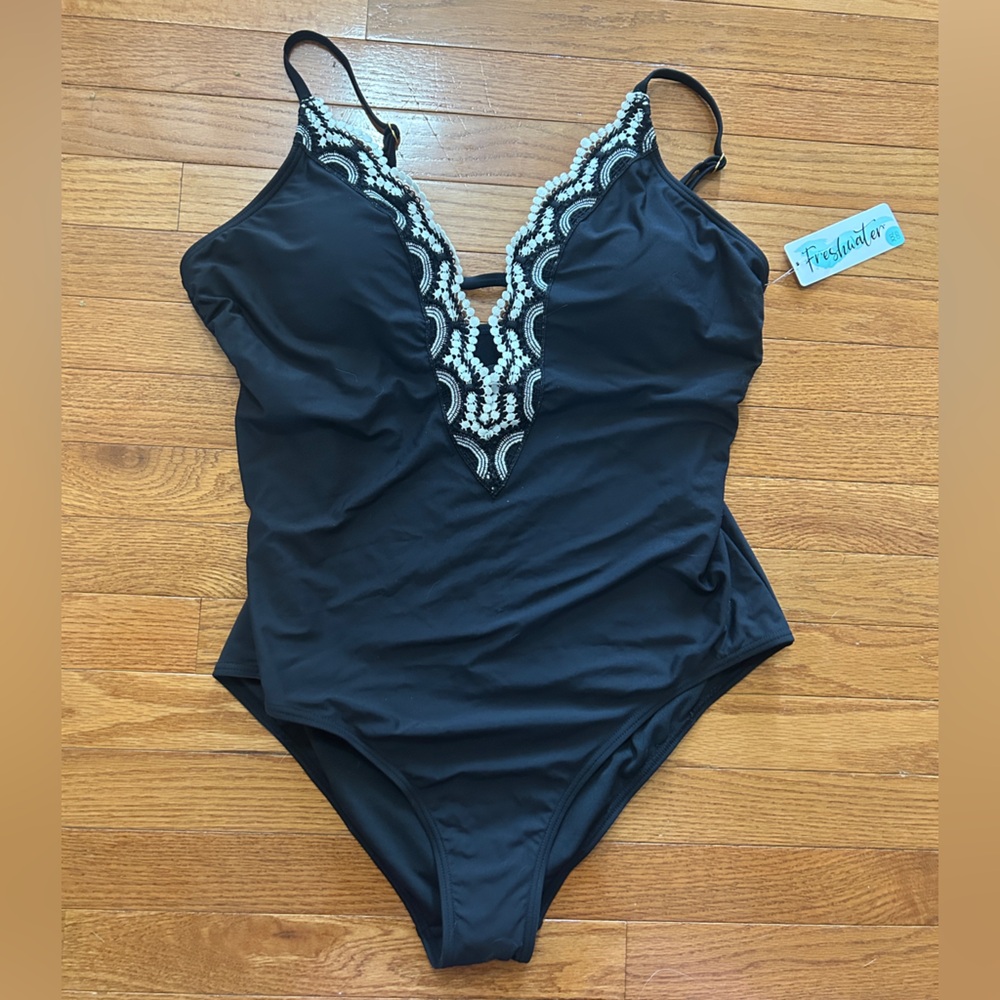 Women's Swimsuit Size XXL Black One-Piece Lace Trim V-Neck Freshwater NWT